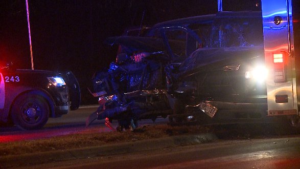 Omaha police searching for suspect in crash, chase    