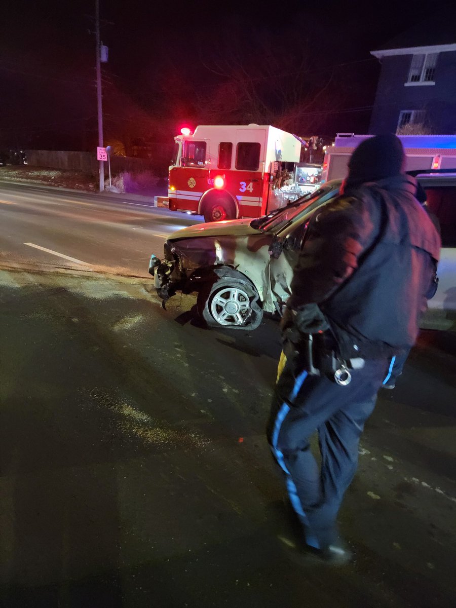 Avoid the area of 52/Dodge. OPD Traffic Unit investigating a cruiser crash. Thankfully, neither the officer nor citizen were seriously injured. Both were taken to Nebraska Medicine for evaluation. Accident under investigation.