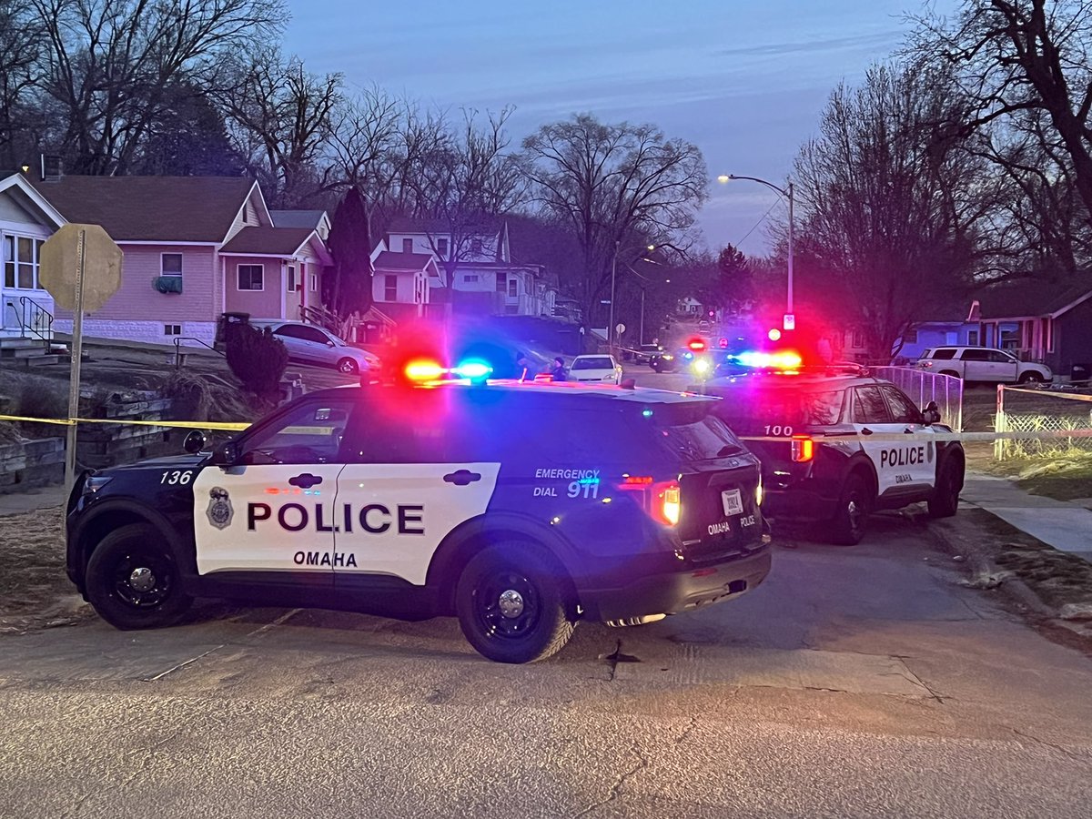 @OmahaPolice are investigating a shooting in the 3500 block of N 44th.   one person was taken to the hospital in critical condition and details surrounding the shooting are unknown