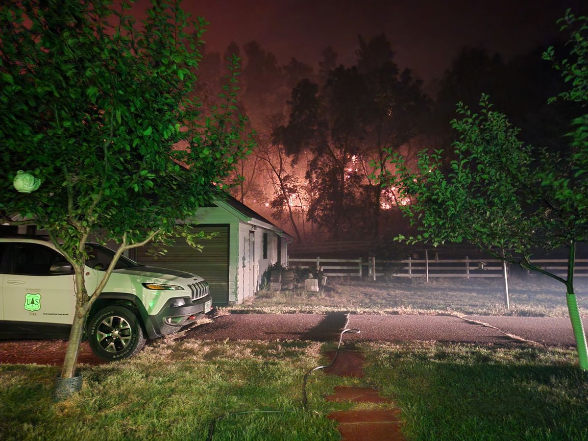 BoveeFire : 15,000 acres, 0% contained, more than 100 firefighters engaged. Progress made on north and east flanks, weather conditions favorable. RMCIMT under IC Dan Dallas assigned.  USFS photo: The Bovee Fire burns behind employee housing at the Bessey Ranger District